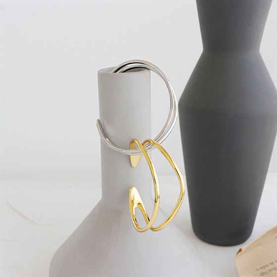 Tiyara's Sterling Silver Open Bangle