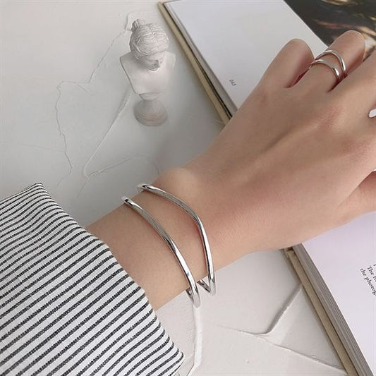 Tiyara's Sterling Silver Open Bangle