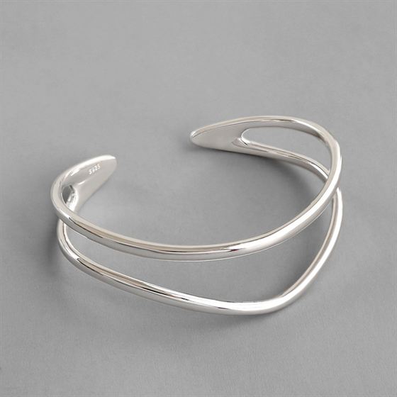 Tiyara's Sterling Silver Open Bangle