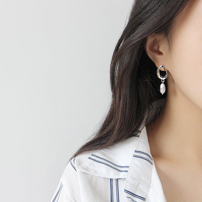 Anarshied pearl earrings